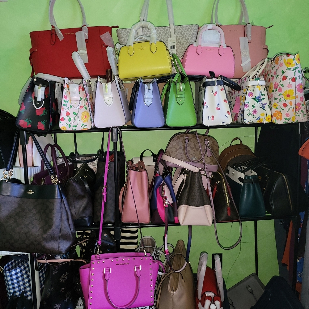 Live Show Flyer , like to be notified when I go live ,